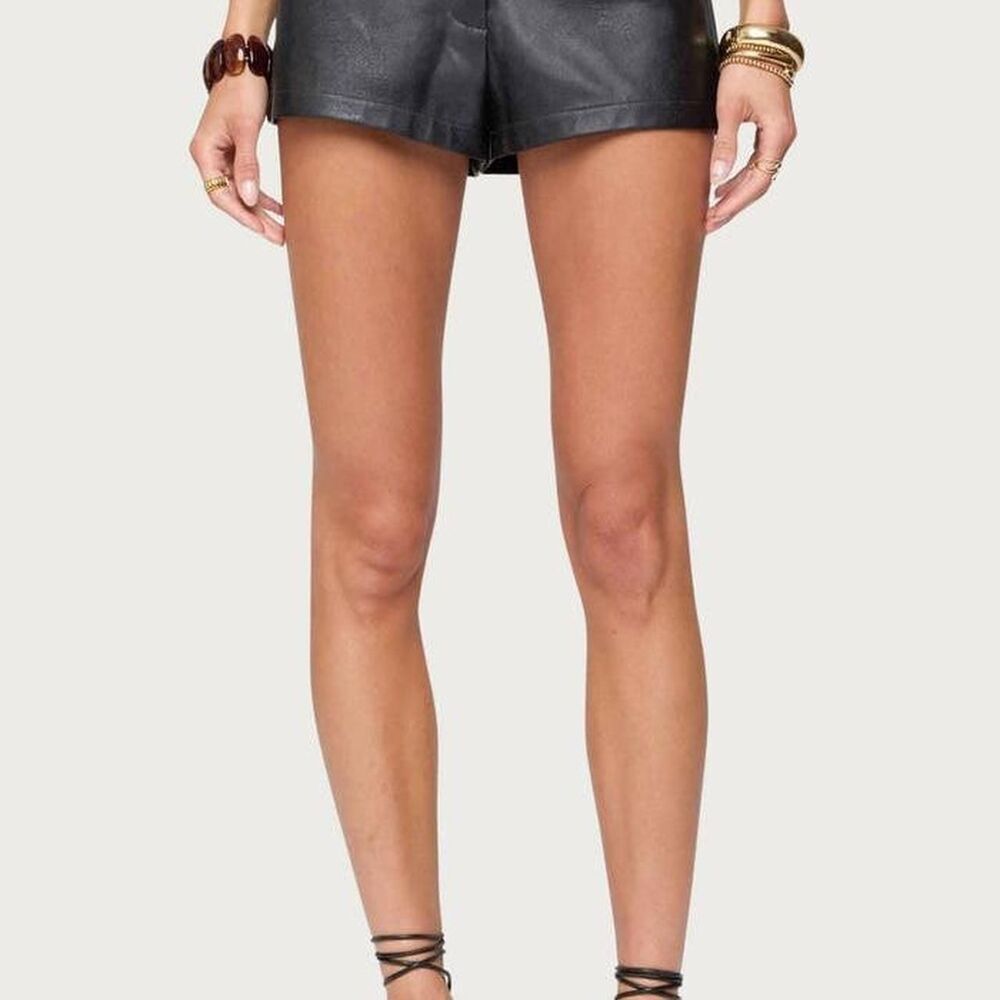NWT kaylan grommet low rise faux edikted shorts - Picture 2 of 4